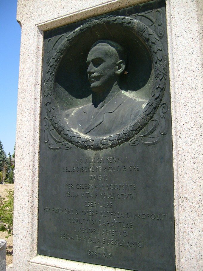 Adelchi Negri's tomb 2, Pavia, Italy.JPG
